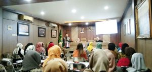 70 an peserta menghadiri diskusi hukum yang diselenggarakan oleh Pengda Kota Bandung INI IPPAT