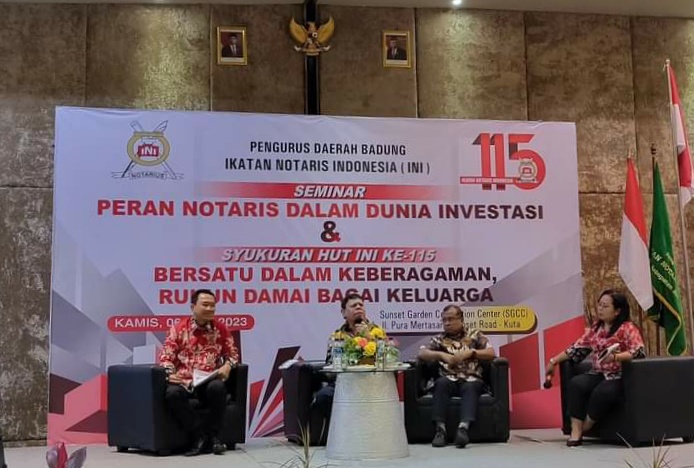 pembicara saat menyampaikan paparannya
