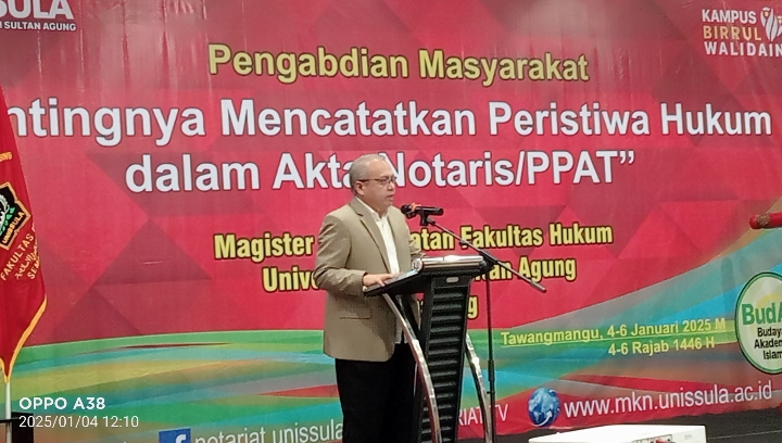 Dekan FH Unissula Semarang Dr H. Jawade Hafidz, SH, MH saat memberikan sambutan