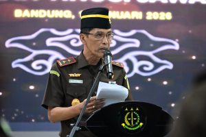 Kepala Kejaksaan Tinggi Jawa Barat (Kajati Jabar) Dr. Hermon Dekristo, S.H., M.H saat memberikan sambutan 