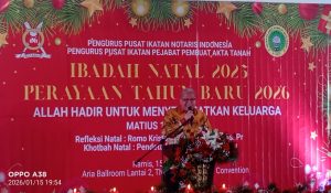 Ketua Umum PP INI saat memberikan sambutannya