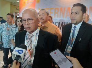 Prof Abdul Latif saat memberikan keterangan kepada wartawan 