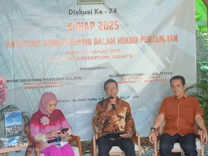 I Made Pria Dharsana saat menyampaikan paparannya 