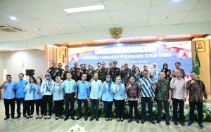 Foto bersama antara Kejati dan Jasa Marga Group bersama jajarannya 