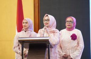 Ketua IKANO UNPAD saat memberikan sambutan didampingi Ketua Panitia Acara