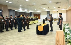 Kepala Kejaksaan Tinggi Jawa Barat, Dr. Sutikno, S.H., M.H., secara resmi melantik Donny Haryono Setyawan, S.H., M.H. sebagai Asisten Intelijen dan Dr. Deddy Sutendy, S.H., M.H. sebagai Kepala Kejaksaan Negeri Kota Cirebon, pada Senin (4/5/2026).