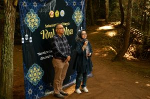 Ketua Umum IKANO UNPAD, Dr Ranti Fauza Mayana, SH memberikan sambutan didampingi Sekum IKANO UNPAD, Harri Susanto, SH, MKn