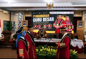Rektor UNTAG Prof mengukuhkan Prof. Suparjo, MP Yulies Tiena Masriani sebagai Guru Besar Hukum Islam, UNTAG Semarang juga mengukuhkan Prof. Dr. Mashari, S.H., M.Hum. sebagai Guru Besar bidang Hukum Ketenagakerjaan.