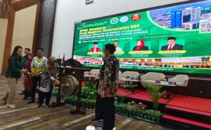Pembukaan seminar nasional di UNS