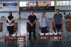 Ketua Program Studi MKn Jayabaya,vDr. Felicitas Sri Marniati, SH., SpN., M.Kn didampingi Sekprodi Dr. Putra Hutomo, S.H., M.Kn saat menghadiri gelaran Notary Sport Day, 22 Agustus 2026, di Lapangan Universitas Jayabaya, Jakarta